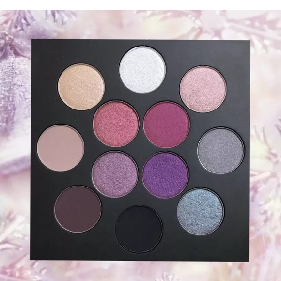 MAC COSMETICS
ROCKET TO FAME EYE SHADOW 12 PALETTE - Picture 2 of 8